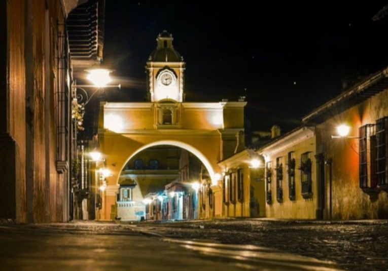 Antigua Guatemala ordena cierre de bares y discotecas durante jueves y viernes santo