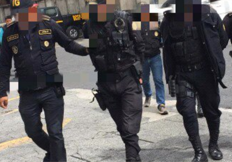 Capturan agentes de PNC acusados de abuso de autoridad en arresto de periodista