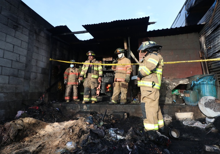 Doce Personas Murieron Intoxicados Al Incendiarse Su Vivienda En De Magdalena Milpas Altas 2742