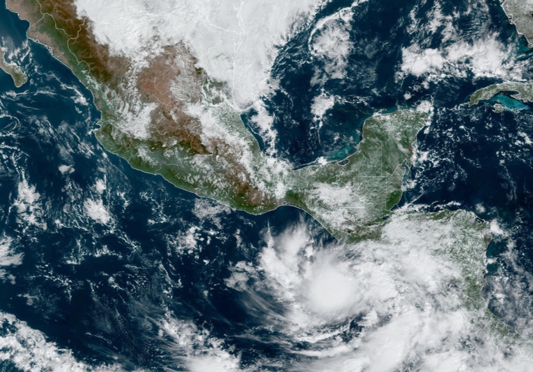 La Tormenta Tropical Pilar Deja Muertos En El Salvador Y Amenaza A