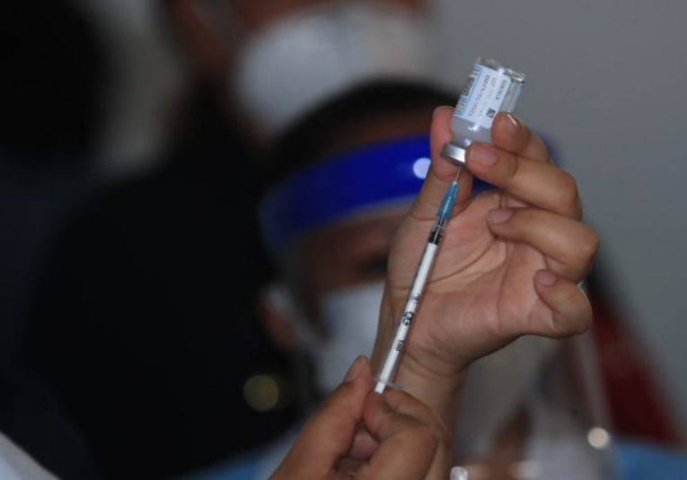 Más de 500 personas vacunadas en contra del Covid-19 este lunes en el Barrio Gerona 
