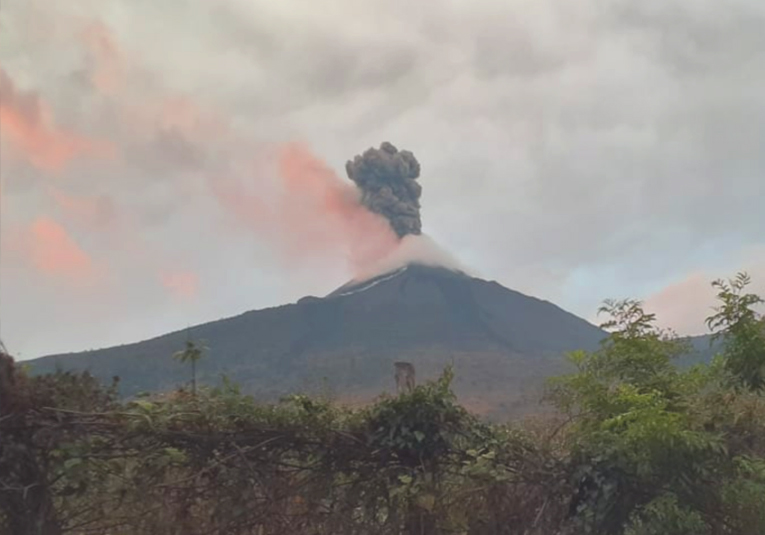 Volcán de Pacaya mantiene niveles altos en su actividad eruptiva 