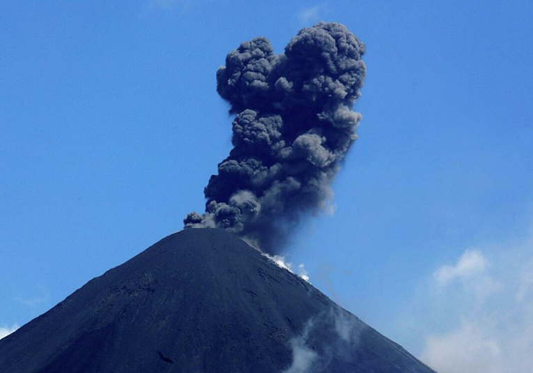 Volcán de Pacaya sigue en actividad, y está en aumento según CONRED