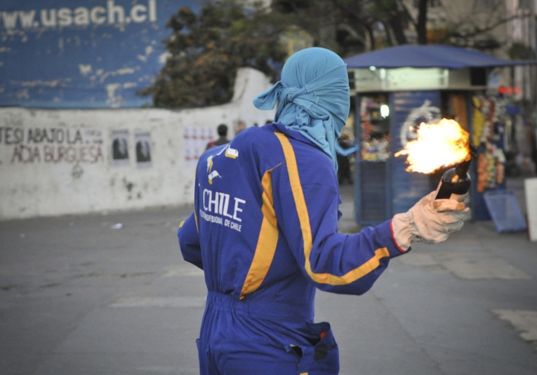 170 bombas molotov en 20 minutos: Carabineros de Chile reporta incidentes en liceos de Santiago 170-bombas-molotov-en-20-minutos-carabineros-de-chile-reporta-incidentes-en-liceos-de-santiago-175216-175241.jpg