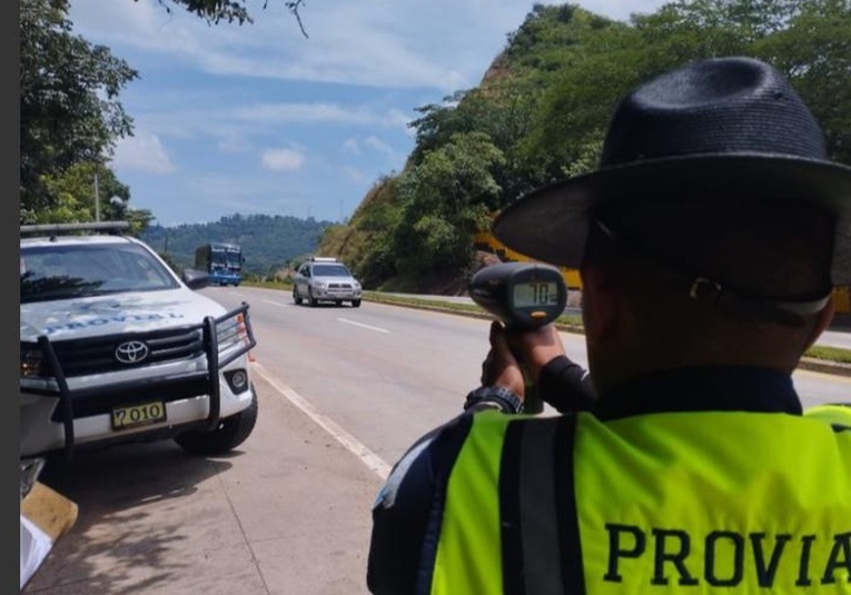 450 agentes velan por la seguridad vial en carreteras durante las festividades