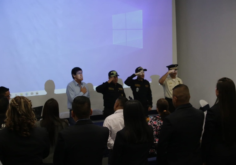 48 agentes de la Policí­a Nacional Civil se graduaron en distintas especialidades 48-agentes-de-la-policia-nacional-civil-se-graduaron-en-distintas-especialidades-193000-193141.jpg