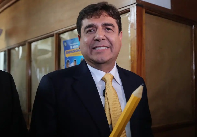 Abogados de Carlos Pineda buscan frenar la impresión de papeletas por medio de un amparo abogados-de-carlos-pineda-buscan-frenar-la-impresion-de-papeletas-por-medio-de-un-amparo-153819-153935.jpg