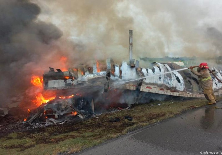 Accidente carretero deja al menos 13 muertos en México accidente-carretero-deja-al-menos-13-muertos-en-mexico-112938-113354.jpg