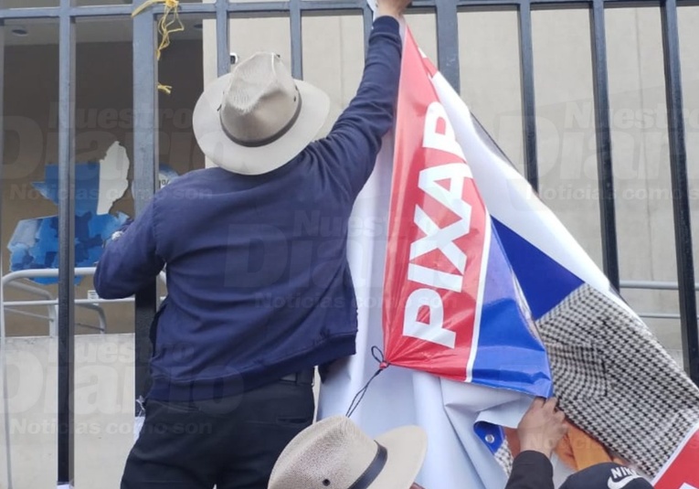Acuerdo entre manifestantes y autoridades: accesos al Ministerio Público serán liberados acuerdo-entre-manifestantes-y-autoridades-accesos-al-ministerio-publico-ser-n-liberados-173830-174542.jpg