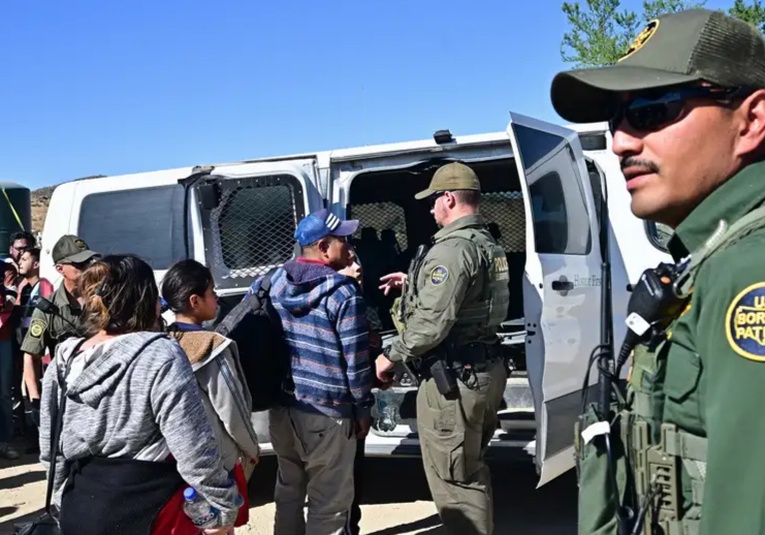 Acusan a migrantes por cruzar franja entre EE.UU. y México acusan-a-migrantes-por-cruzar-franja-entre-ee-uu-y-mexico-135407-135420.jpg