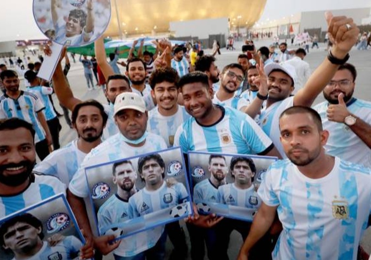 Acusan a Qatar de contratar a falsos hinchas internacionales para el Mundial de fútbol acusan-a-qatar-de-contratar-a-falsos-hinchas-internacionales-para-el-mundial-de-futbol-174042-174153.jpg