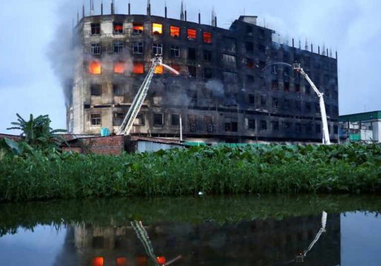 Acusan de homicidio a dueño de fábrica incendiada en Bangladesh acusan-de-homicidio-a-dueno-de-f-brica-incendiada-en-bangladesh-113823-113910.jpg