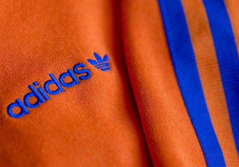 Adidas y Nike otra vez en disputa judicial por las rayas laterales en ropa deportiva