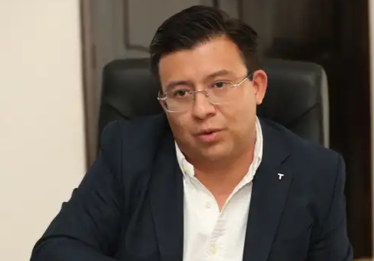 Adim Maldonado asume liderazgo de la bancada de la UNE, reemplazando a Inés Castillo adim-maldonado-asume-liderazgo-de-la-bancada-de-la-une-reemplazando-a-ines-castillo-153304-153332.jpg