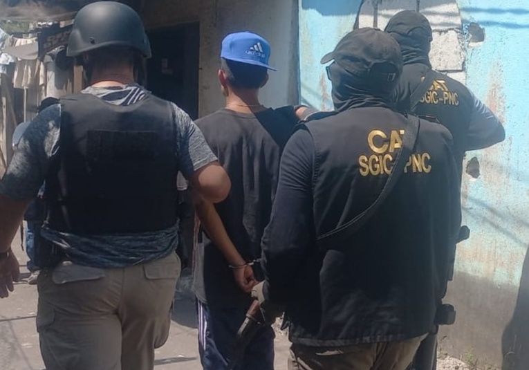 Agentes de la PNC capturaron a otro pandillero salvadoreño buscado en su paí­s por diversos delitos agentes-de-la-pnc-capturaron-a-otro-pandillero-salvadoreno-buscado-en-su-pais-por-diversos-delitos-191218-191328.jpg