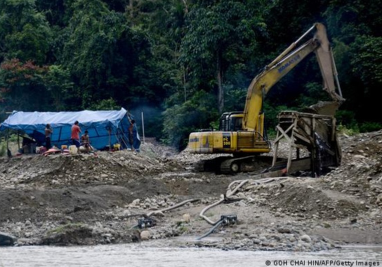 Al menos 10 muertos en una explosión en una mina de carbón en Indonesia