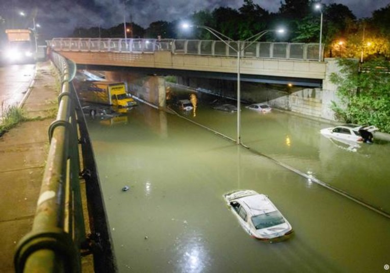 Al menos nueve personas mueren en históricas inundaciones en Nueva York al-menos-nueve-personas-mueren-en-historicas-inundaciones-en-nueva-york-082851-082946.jpg