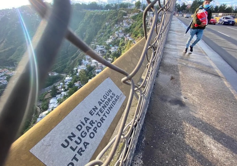 Alarmante cifra: Entre 3 y 4 suicidios mensuales desde puentes y pasos a desnivel en la capital alarmante-cifra-entre-3-y-4-suicidios-mensuales-desde-puentes-y-pasos-a-desnivel-en-la-capital-181255-181401.jpg