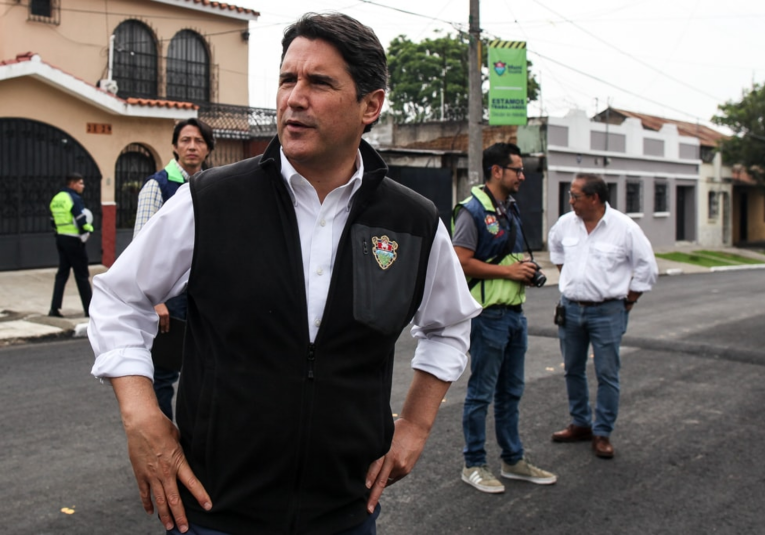 Alcalde Ricardo Quiñonez seguirá ampliando y habilitando áreas verdes   alcalde-ricardo-quinonez-seguir-ampliando-y-habilitando-reas-verdes-180501-180509.png