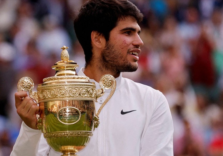 Alcaraz comenzará la defensa de su título de Wimbledon ante el estonio Lajal e irá por el lado de Sinner