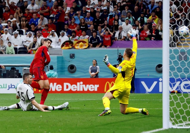 Alemania arranca un punto ante España, que aplaza el pase a octavos del Mundial de Qatar alemania-arranca-un-punto-ante-espana-que-aplaza-el-pase-a-octavos-del-mundial-de-qatar-152103-152245.jpg