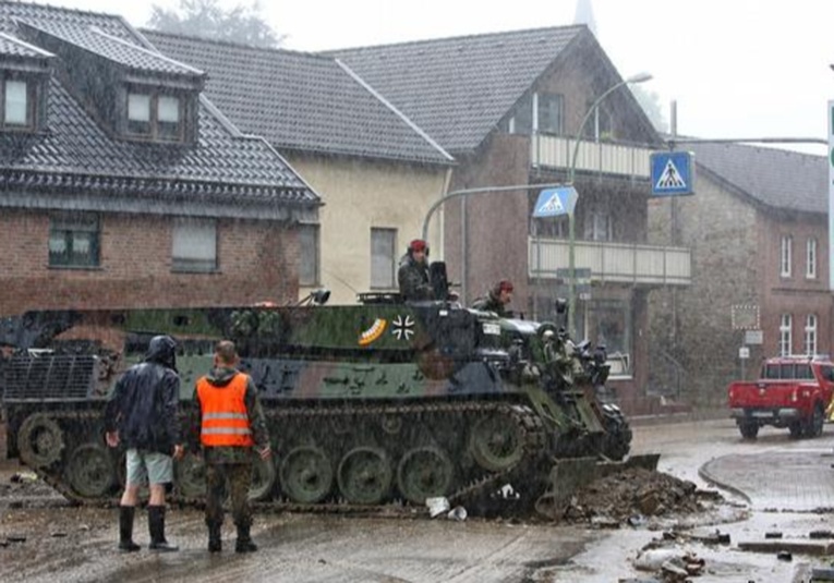 Alemania declara la alarma militar por catástrofe alemania-declara-la-alarma-militar-por-cat-strofe-093012-093038.jpg