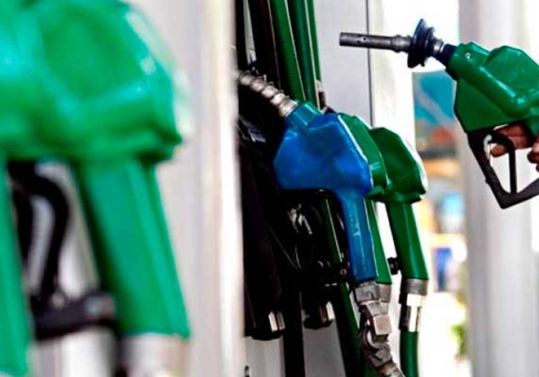 Alivio para los conductores: rebaja promedio de 50 centavos por galón de gasolina alivio-para-los-conductores-rebaja-promedio-de-50-centavos-por-galon-de-gasolina-153045-153227.jpg