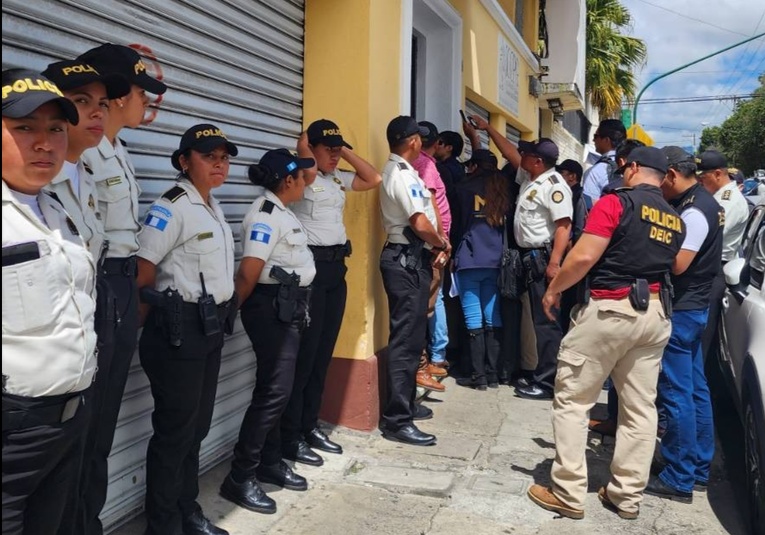 Allanan sede de Movimiento Semilla en busca de evidencia por presunta falsificación de firmas allanan-sede-de-movimiento-semilla-en-busca-de-evidencia-por-presunta-falsificacion-de-firmas-153542-153548.jpg