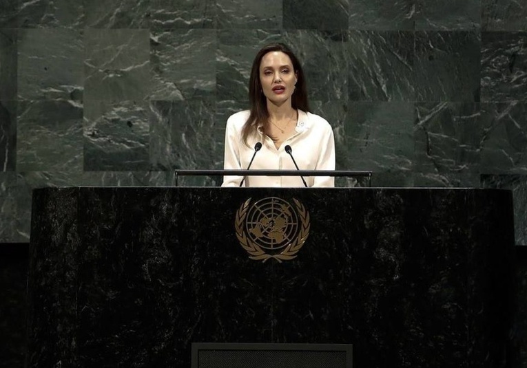 Angelina Jolie renuncia a su rol como enviada especial de la ONU para los refugiados angelina-jolie-renuncia-a-su-rol-como-enviada-especial-de-la-onu-para-los-refugiados-162238-162242.jpg