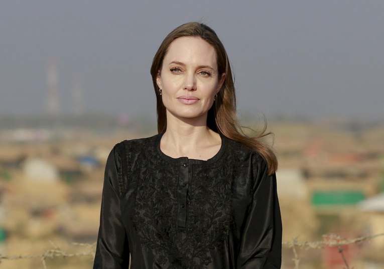 Angelina Jolie viaja a la ciudad ucraniana de Lvov angelina-jolie-viaja-a-la-ciudad-ucraniana-de-lvov-113140-113238.jpg