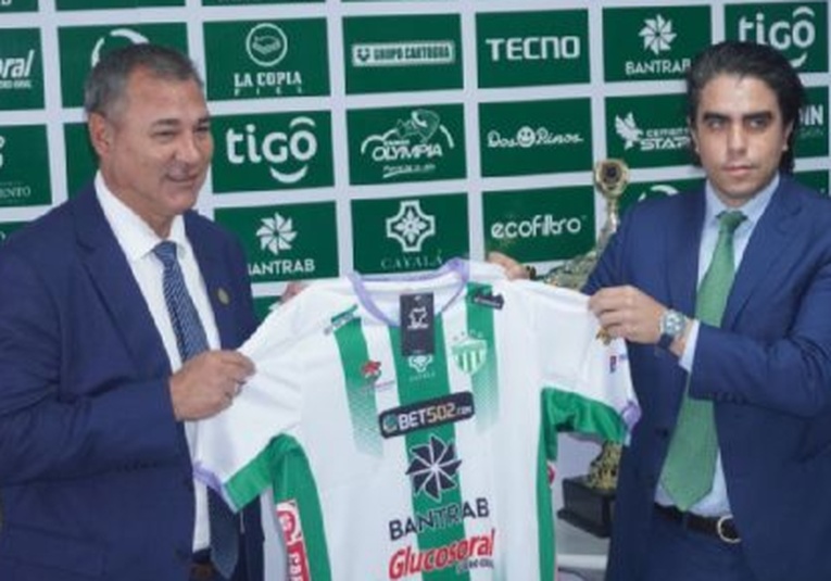 Antigua GFC confirma a Mauricio Tapia como su nuevo entrenador tras la salida de Javier López antigua-gfc-confirma-a-mauricio-tapia-como-su-nuevo-entrenador-tras-la-salida-de-javier-lopez-172507-172557.jpg