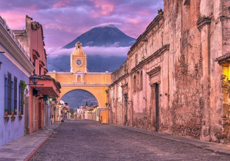 Antigua Guatemala ajusta restricciones vehiculares tras críticas del sector privado