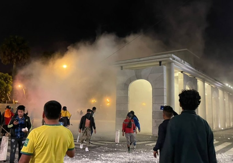 Aplazan juicio de venezolanos y guatemaltecos arrestados por incidentes en plaza central aplazan-juicio-de-venezolanos-y-guatemaltecos-arrestados-por-incidentes-en-plaza-central-153054-153108.jpg