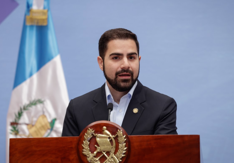 Arranca la semana presidencial: ascensos militares y reconocimiento a maestros destacados