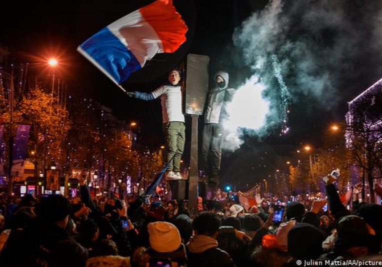 Arrestan a 227 personas en disturbios en Francia tras final del Mundial arrestan-a-227-personas-en-disturbios-en-francia-tras-final-del-mundial-110656-110750.jpg