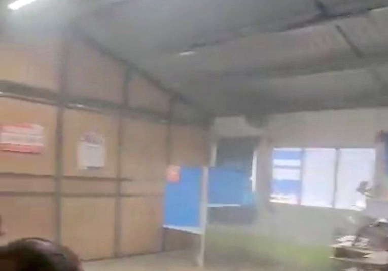 Artefacto explosivo casero lanzado en centro de votación de Mixco artefacto-explosivo-casero-lanzado-en-centro-de-votacion-de-mixco-170542-170615.jpg