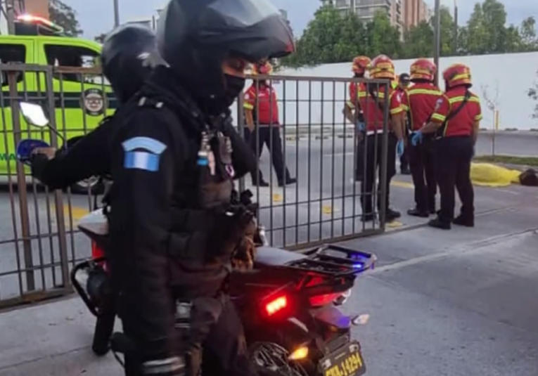 Asesinan a trabajador en la avenida Mariscal por presunto robo de motocicleta asesinan-a-trabajador-en-la-avenida-mariscal-por-presunto-robo-de-motocicleta-100418-100451.png