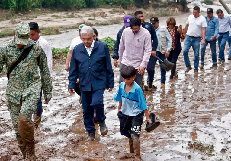 Así Fue La Travesía De López Obrador Para Llegar A Acapulco Aislado Tras El Huracán Otis 1290