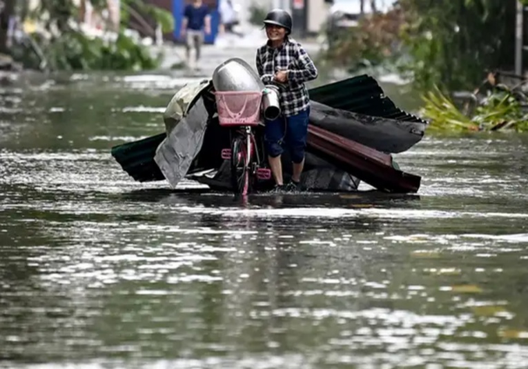 Aumenta a 14 el número de muertos por tifón Yagi en Vietnam