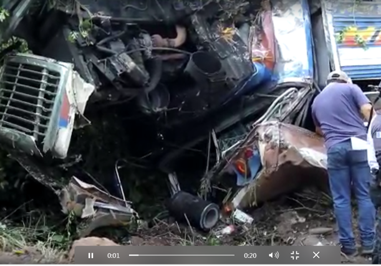Autobús volcado: Ayudante pierde la vida y otros 7 resultaron heridos autobus-volcado-ayudante-pierde-la-vida-y-otros-7-resultaron-heridos-131939-132143.png