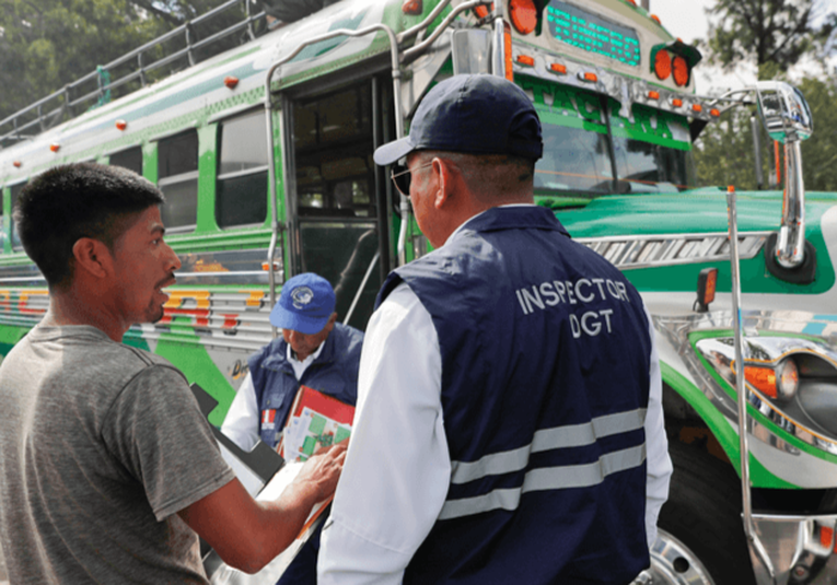 Autoridades de transportes buscan restablecer las tarifas autorizadas.