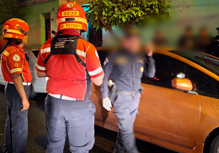 Autoridades investigan el hallazgo de cuatro personas asesinadas dentro de un automóvil en la zona 3 autoridades-investigan-el-hallazgo-de-cuatro-personas-asesinadas-dentro-de-un-automovil-en-la-zona-3-150612-150656.jpg