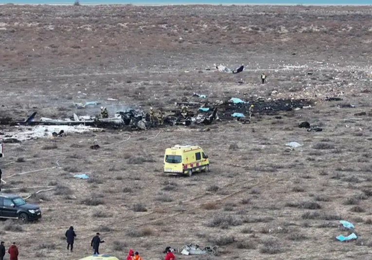 Autoridades kazajas confirman 38 muertos en accidente aéreo autoridades-kazajas-confirman-38-muertos-en-accidente-aereo-125544-125553.jpg