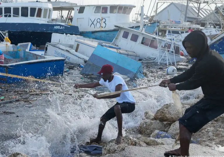 Beryl causa destrozos y deja al menos un muerto en el Caribe beryl-causa-destrozos-y-deja-al-menos-un-muerto-en-el-caribe-115806-115833.jpg