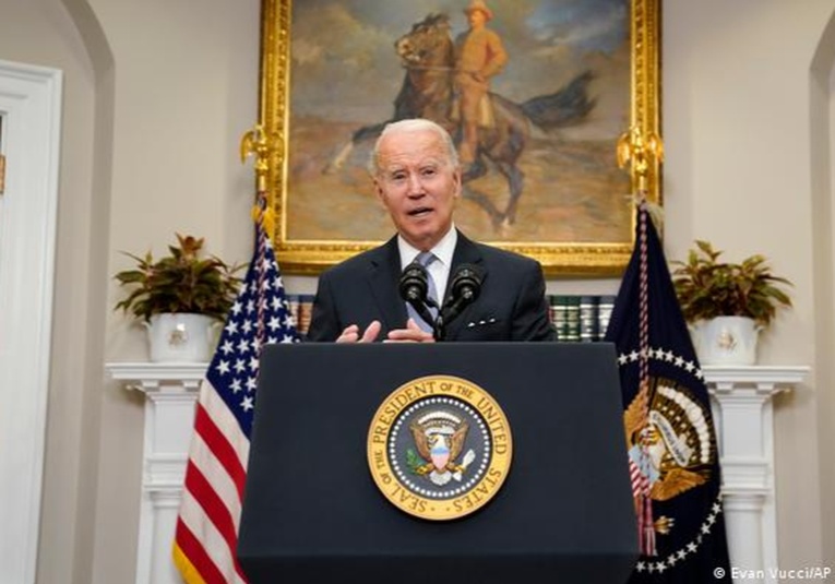 Biden anuncia ayuda militar a Ucrania y prohí­be que barcos rusos atraquen en Estados Unidos biden-anuncia-ayuda-militar-a-ucrania-y-prohibe-que-barcos-rusos-atraquen-en-estados-unidos-104349-104452.jpg