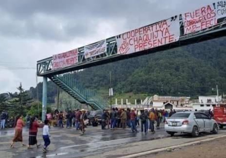 Bloqueos en Ruta a Sololá: Pobladores exigen renuncia de funcionarios judiciales bloqueos-en-ruta-a-solol-pobladores-exigen-renuncia-de-funcionarios-judiciales-120615-120805.jpg