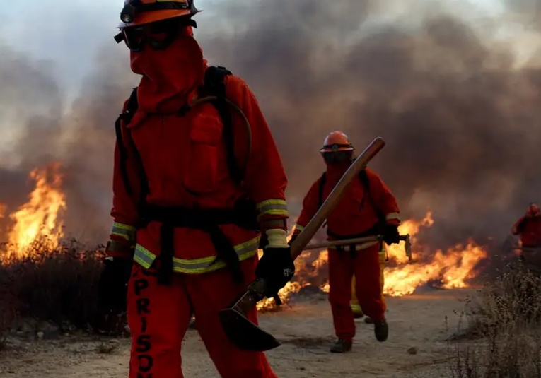 Bomberos intentan contener nuevo incendio en Los Ángeles bomberos-intentan-contener-nuevo-incendio-en-los-angeles-085836-085852.jpg