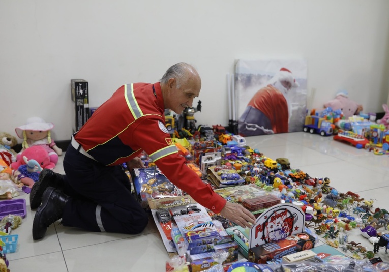 Bomberos Municipales se organizan para entregar regalos a niños bomberos-municipales-se-organizan-para-entregar-regalos-a-ninos-181838-181907.jpg