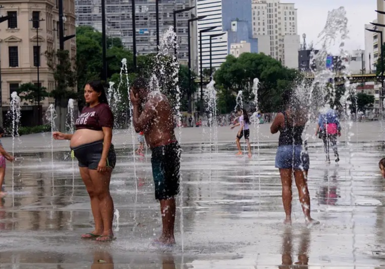 Brasil registra día más caliente de su historia con 44.8 C