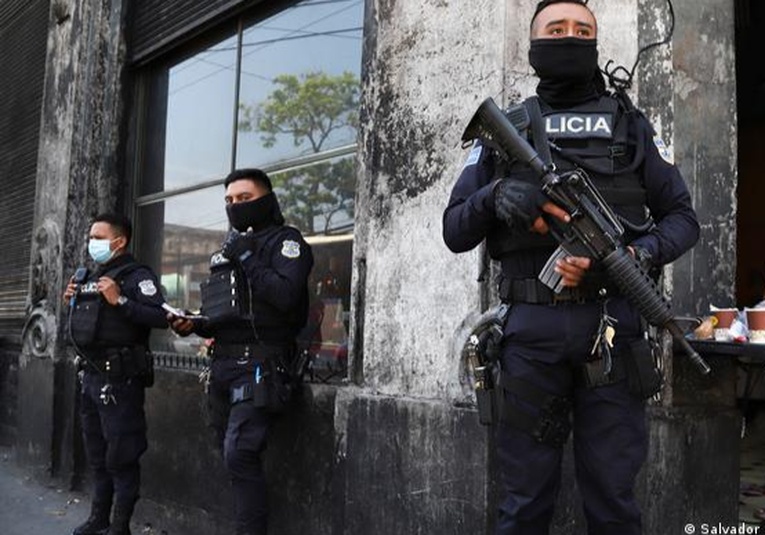 Bukele llama a remover jueces cómplices del crimen organizado bukele-llama-a-remover-jueces-complices-del-crimen-organizado-151936-152058.jpg